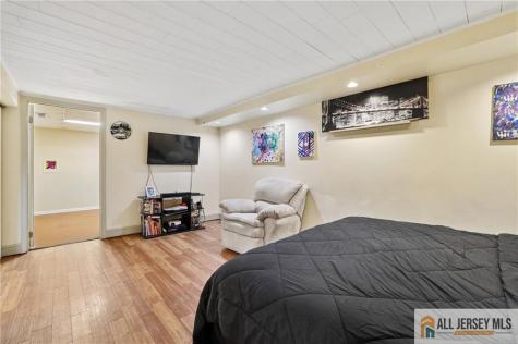 8 Parkway Place Sayreville NJ 08859