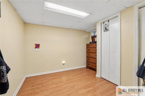 8 Parkway Place Sayreville NJ 08859
