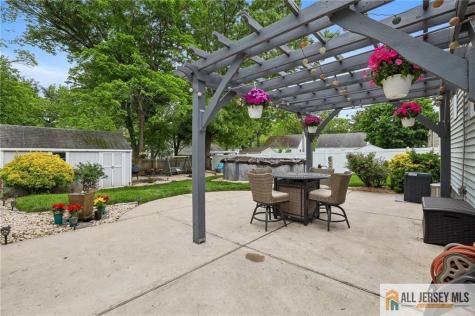 8 Parkway Place Sayreville NJ 08859
