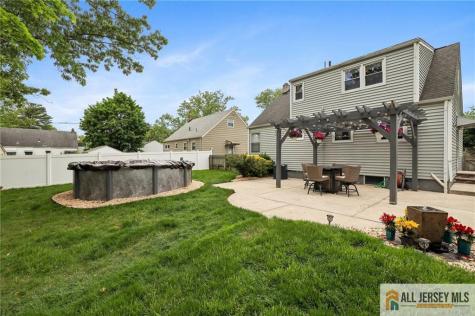 8 Parkway Place Sayreville NJ 08859