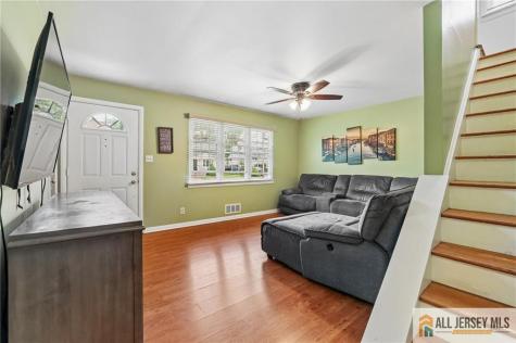 8 Parkway Place Sayreville NJ 08859