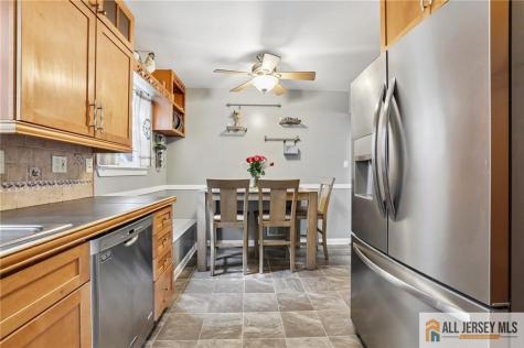 8 Parkway Place Sayreville NJ 08859