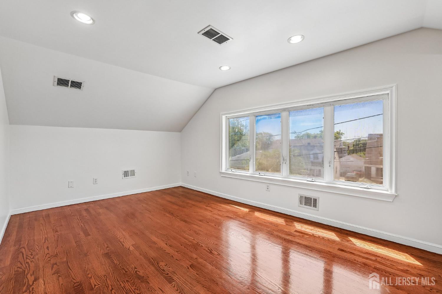 366 Jeffries Street Perth Amboy NJ 08861
