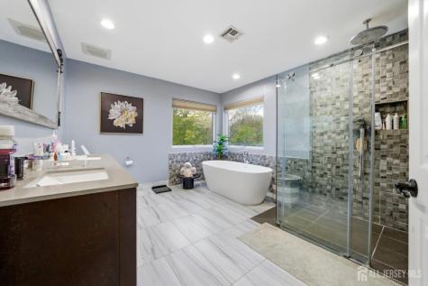 5 Robert Court Monroe NJ 08831