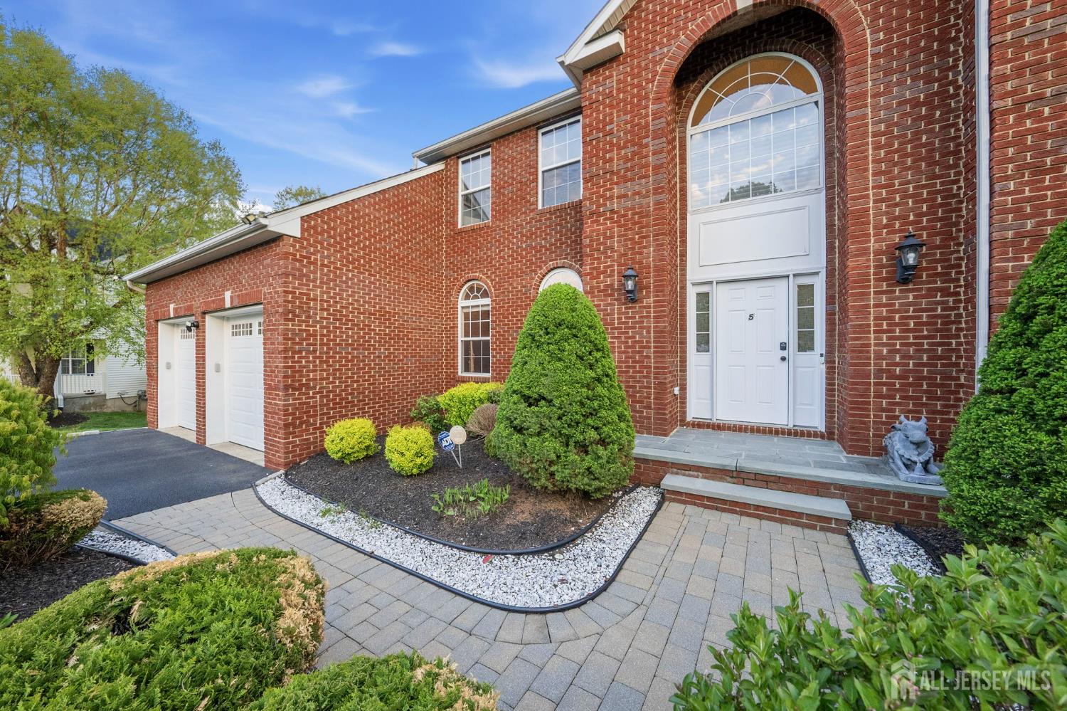 5 Robert Court Monroe NJ 08831