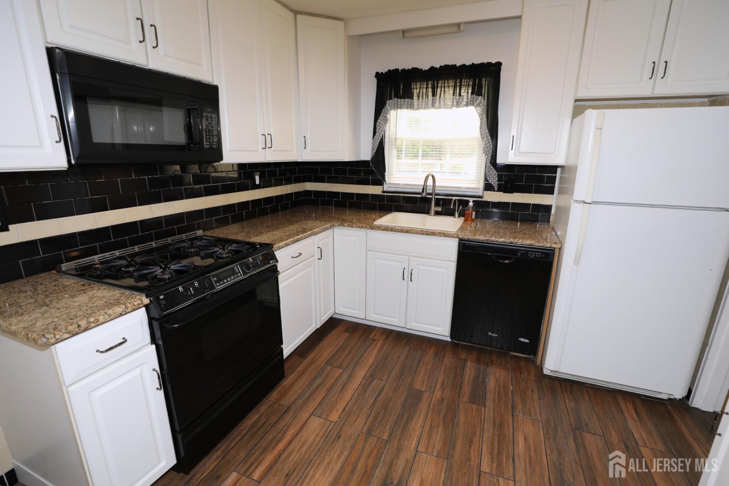 6 Jasko Court South Amboy NJ 08879
