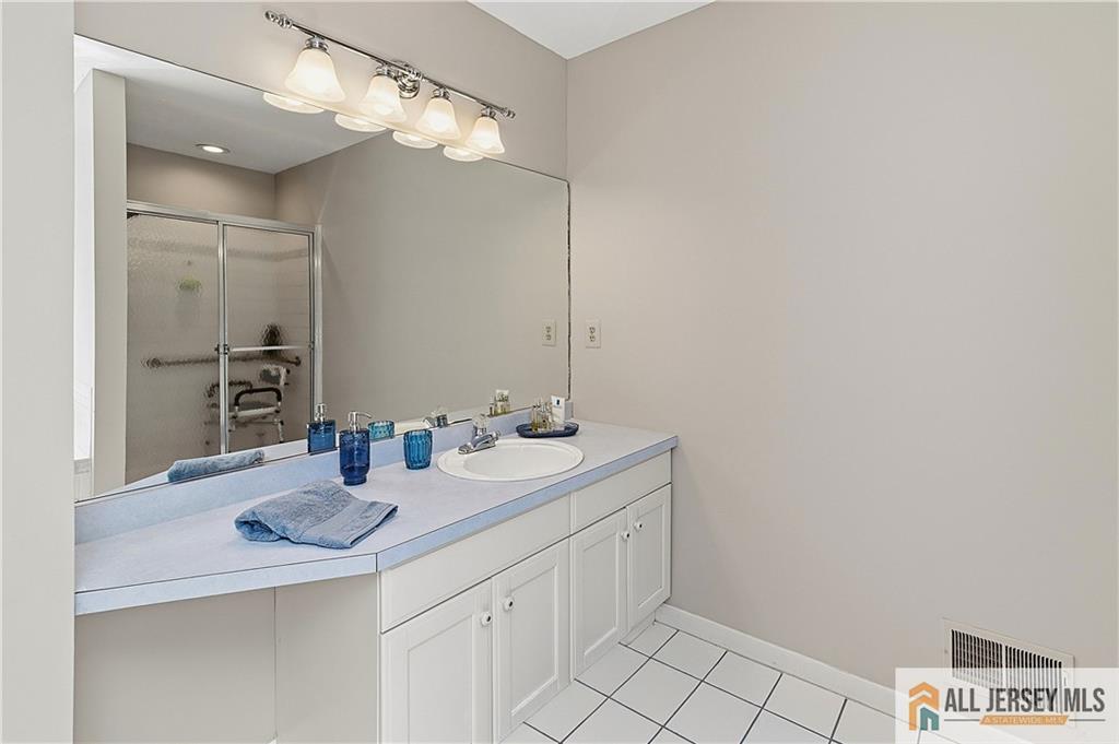 18 Dante Road Monroe NJ 08831