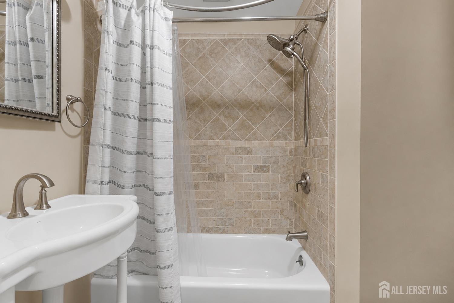 34 Chase Avenue Avenel NJ 07001
