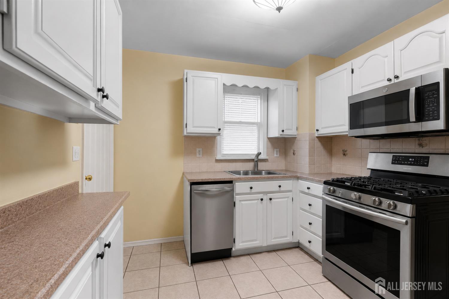 34 Chase Avenue Avenel NJ 07001
