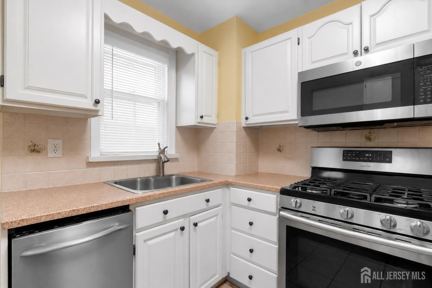 34 Chase Avenue Avenel NJ 07001