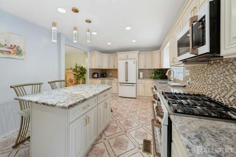 8 Monaghan Road Edison NJ 08817
