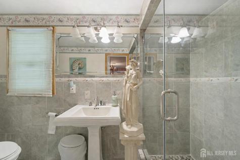 8 Monaghan Road Edison NJ 08817