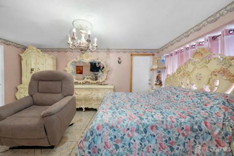 8 Monaghan Road Edison NJ 08817