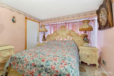 8 Monaghan Road Edison NJ 08817