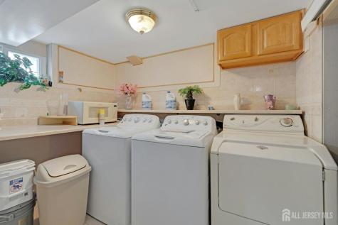 8 Monaghan Road Edison NJ 08817