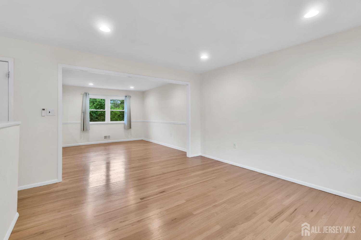 6 Fox Chase Run Hillsborough NJ 08844