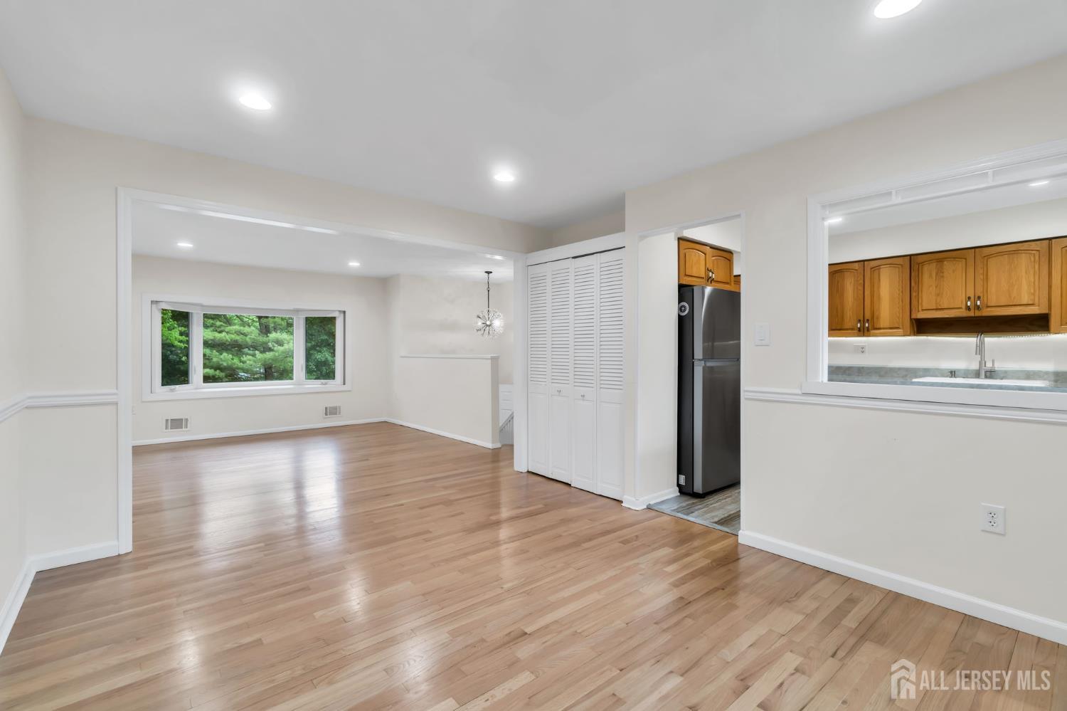 6 Fox Chase Run Hillsborough NJ 08844