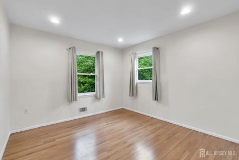 6 Fox Chase Run Hillsborough NJ 08844