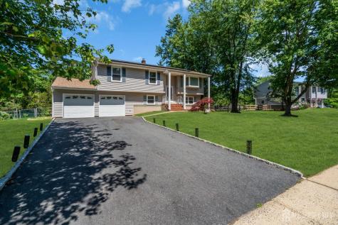 6 Fox Chase Run Hillsborough NJ 08844
