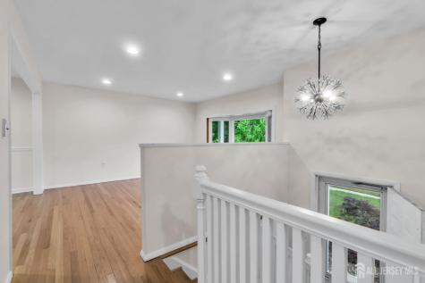 6 Fox Chase Run Hillsborough NJ 08844