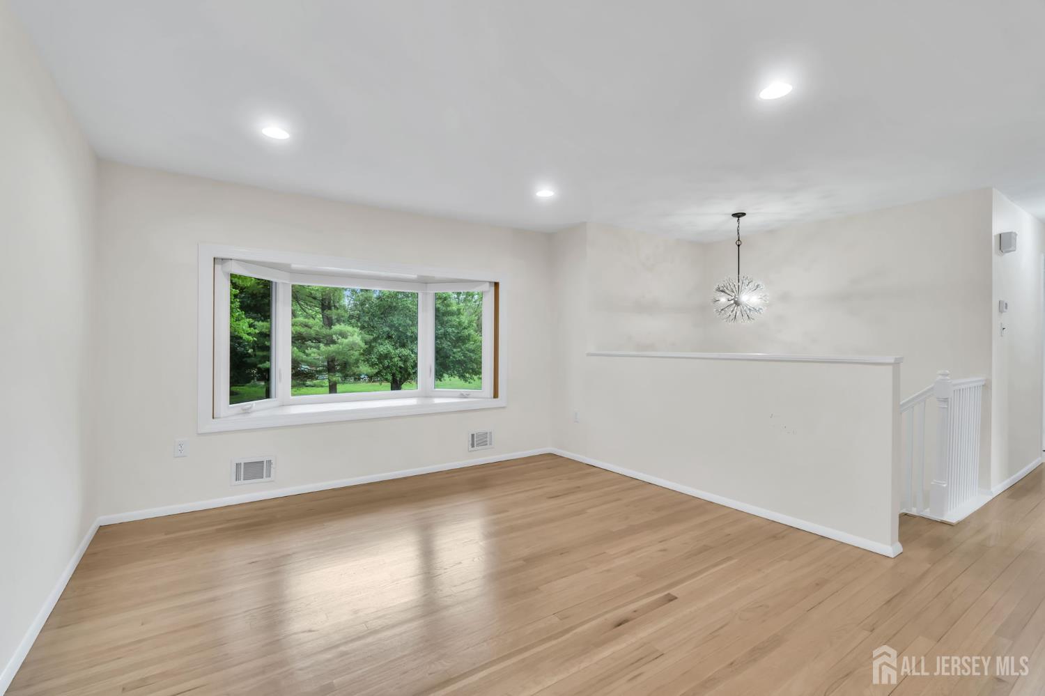 6 Fox Chase Run Hillsborough NJ 08844