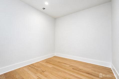 1684 Frank Street Edison NJ 08820