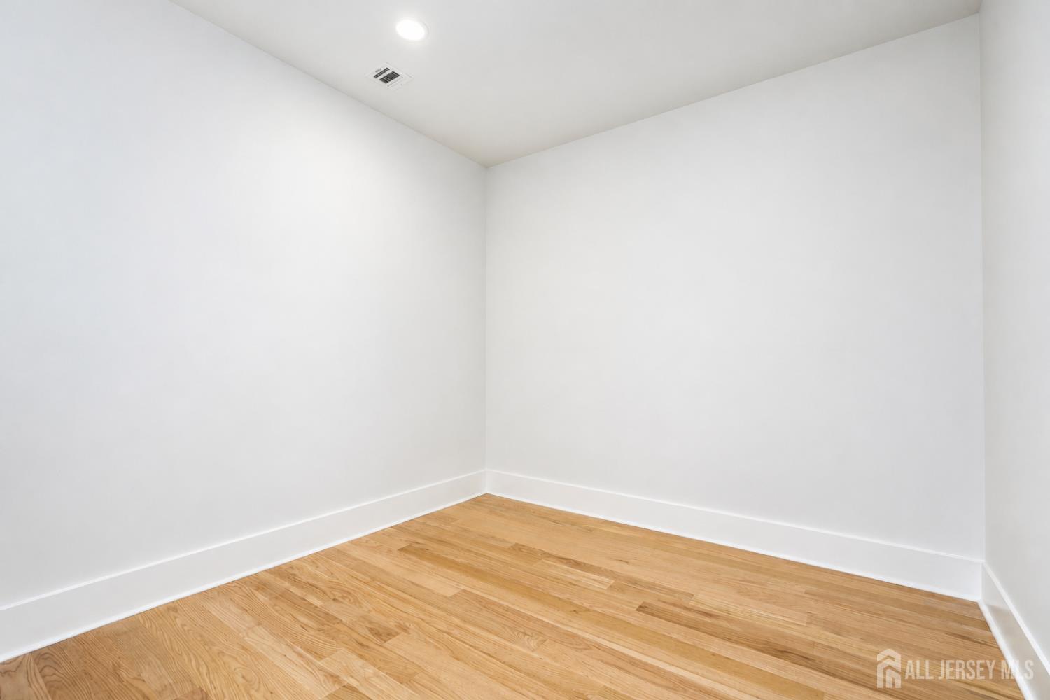1684 Frank Street Edison NJ 08820