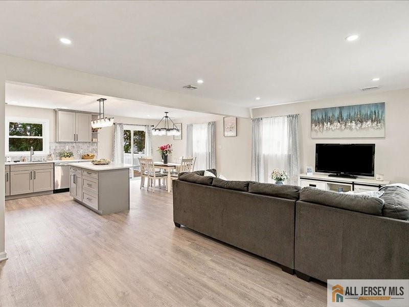 13 Glencourt Avenue Edison NJ 08837