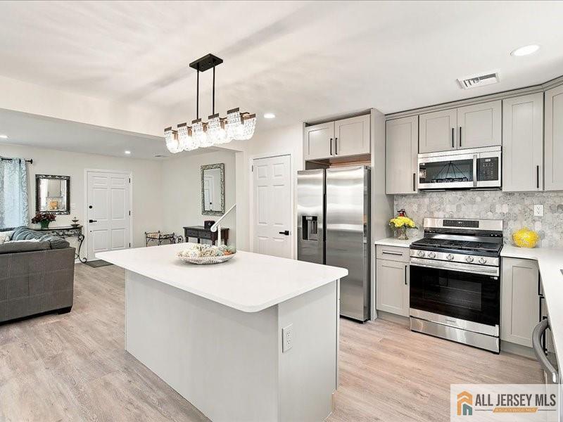 13 Glencourt Avenue Edison NJ 08837