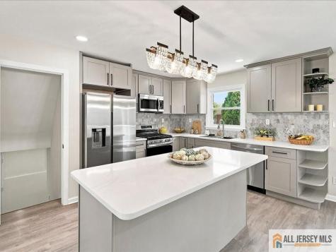 13 Glencourt Avenue Edison NJ 08837