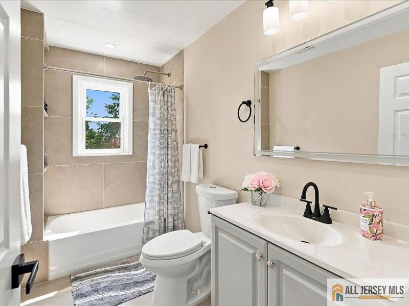 13 Glencourt Avenue Edison NJ 08837