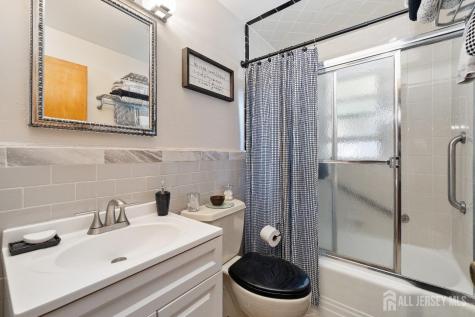 515 Beechwood Avenue Roselle Park NJ 07204