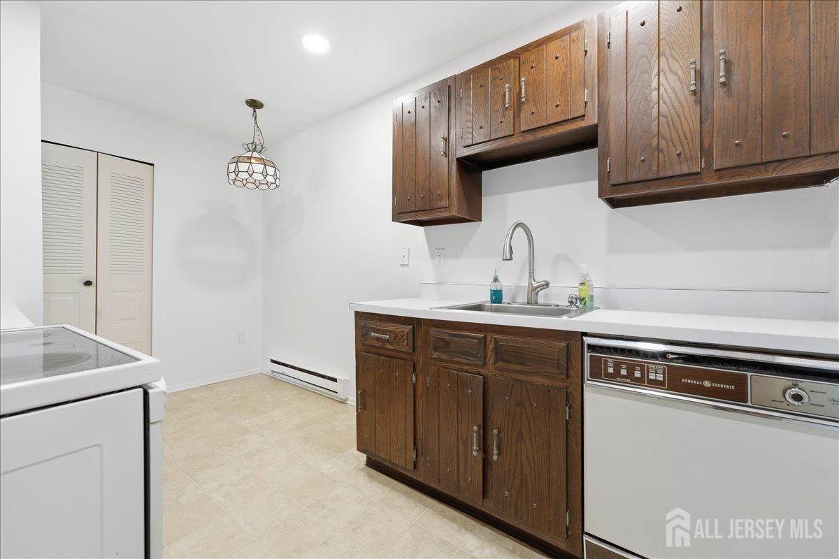 162 Cross Slope Court Manalapan NJ 07726