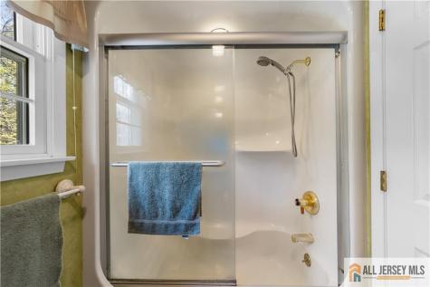 1 Pine View Court Monroe NJ 08831