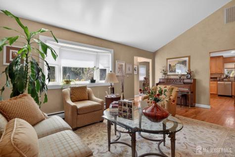 39 Canterbury Road East Brunswick NJ 08816