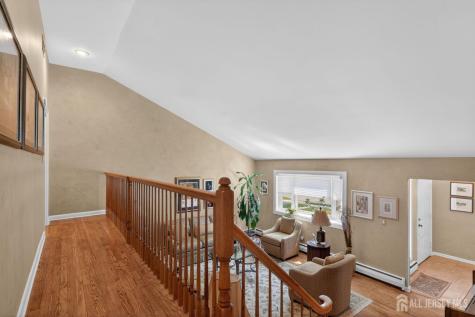 39 Canterbury Road East Brunswick NJ 08816
