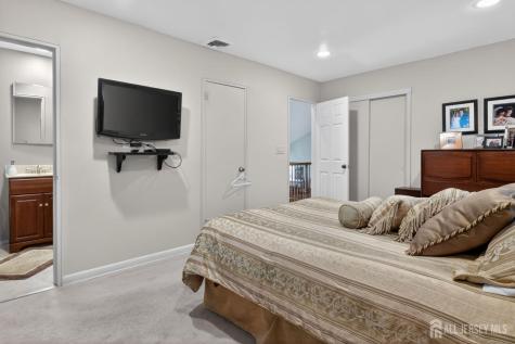 39 Canterbury Road East Brunswick NJ 08816