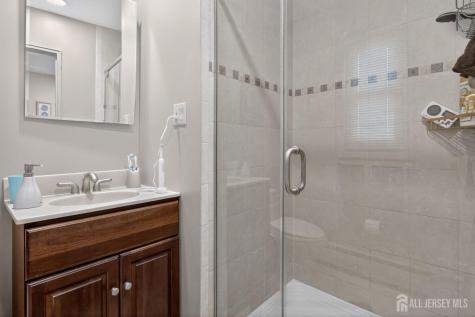 39 Canterbury Road East Brunswick NJ 08816