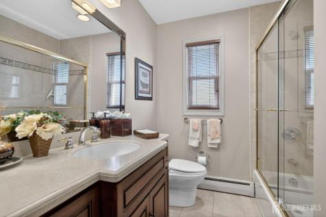 39 Canterbury Road East Brunswick NJ 08816