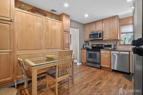 39 Canterbury Road East Brunswick NJ 08816