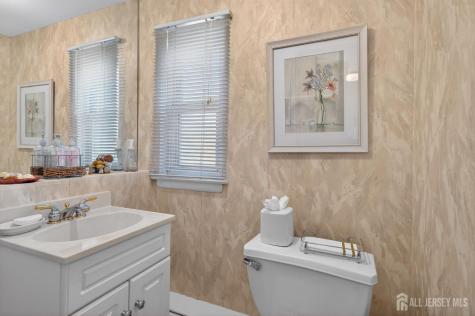 39 Canterbury Road East Brunswick NJ 08816