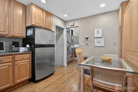 39 Canterbury Road East Brunswick NJ 08816