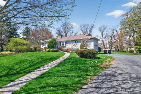 39 Canterbury Road East Brunswick NJ 08816