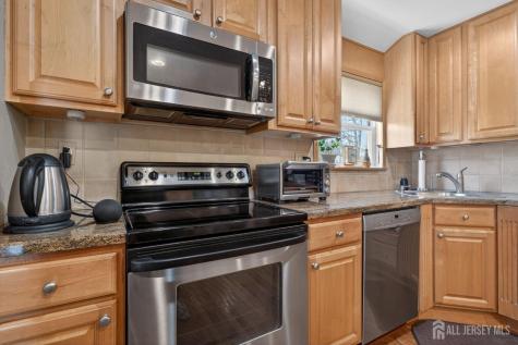 39 Canterbury Road East Brunswick NJ 08816