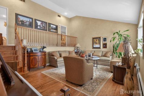 39 Canterbury Road East Brunswick NJ 08816