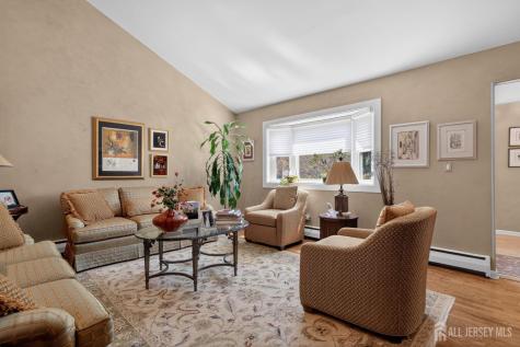 39 Canterbury Road East Brunswick NJ 08816