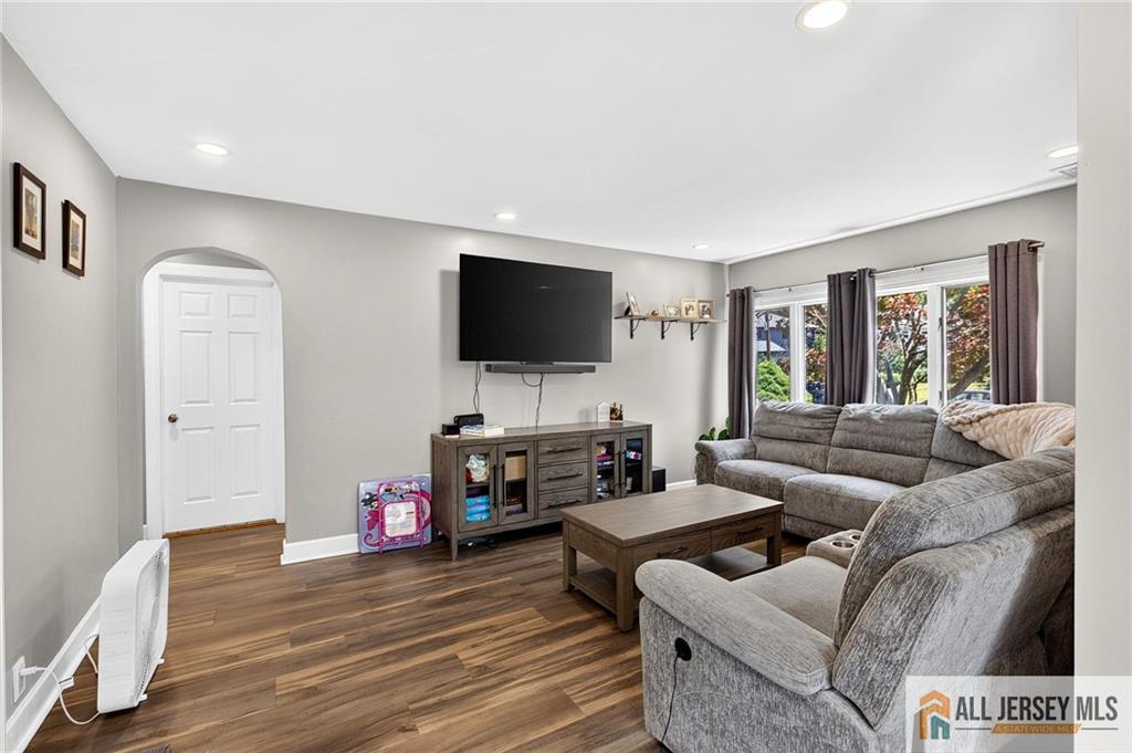 93 Gaywood Avenue Colonia NJ 07067