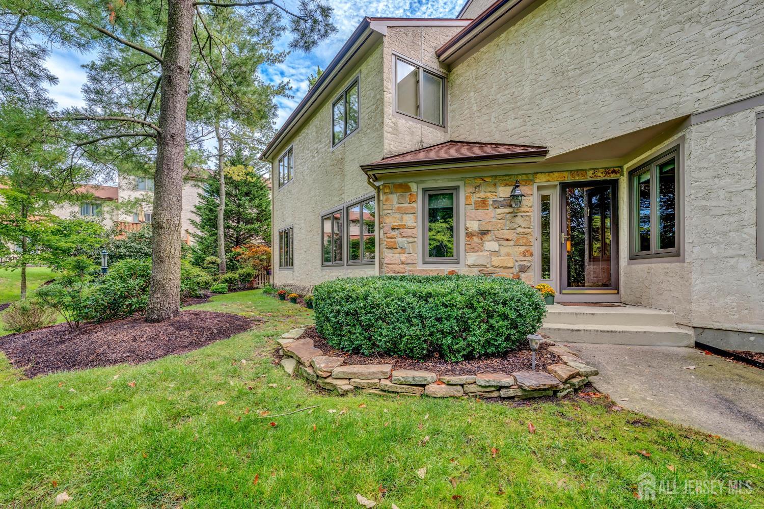 18 Marilyn Court Lawrence NJ 08648