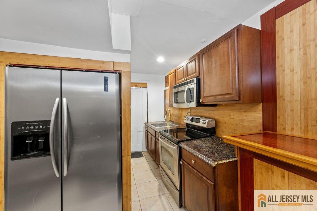 716 Carlock Avenue Perth Amboy NJ 08861