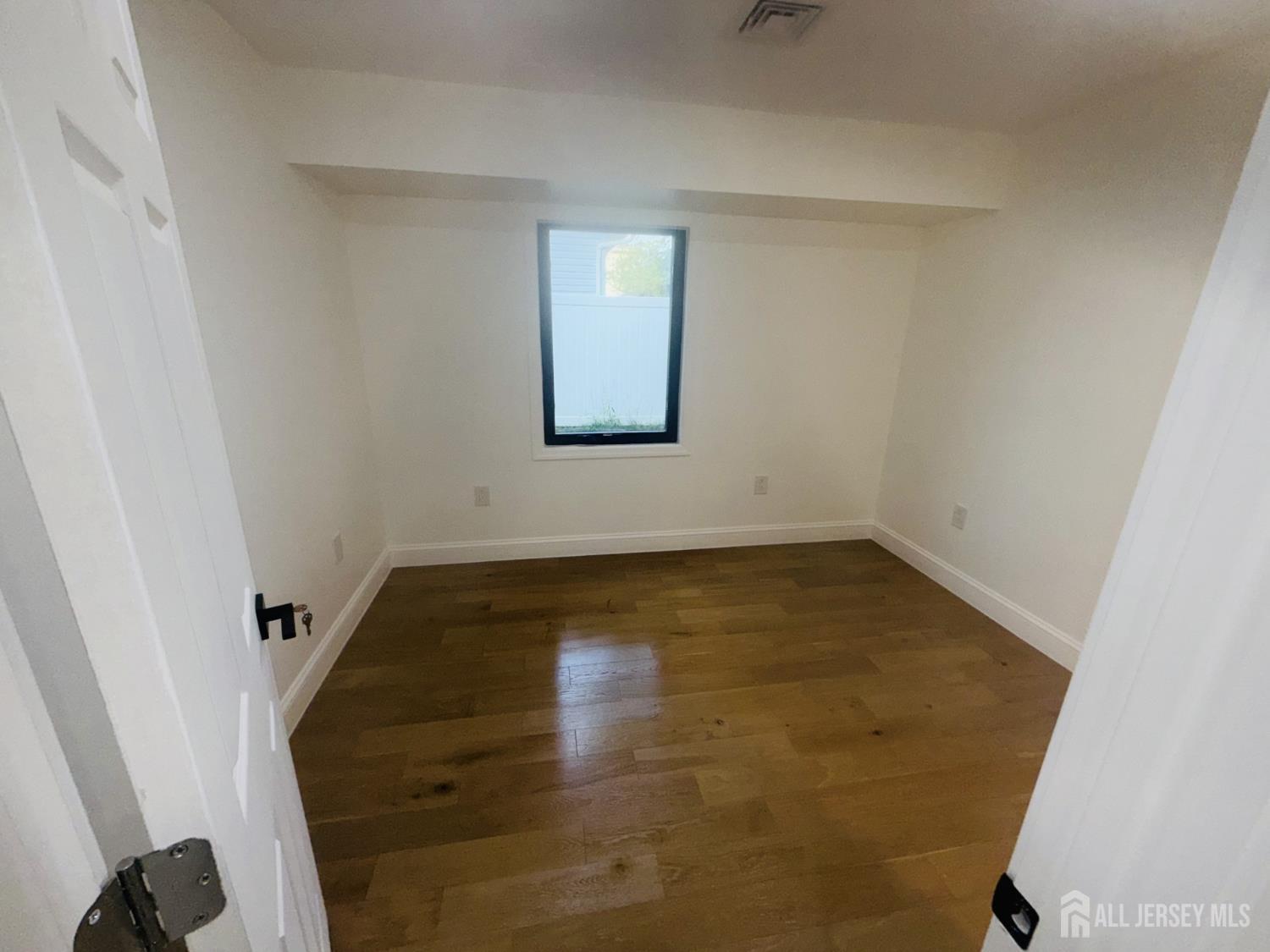 19 Lisa Court Colonia NJ 07067